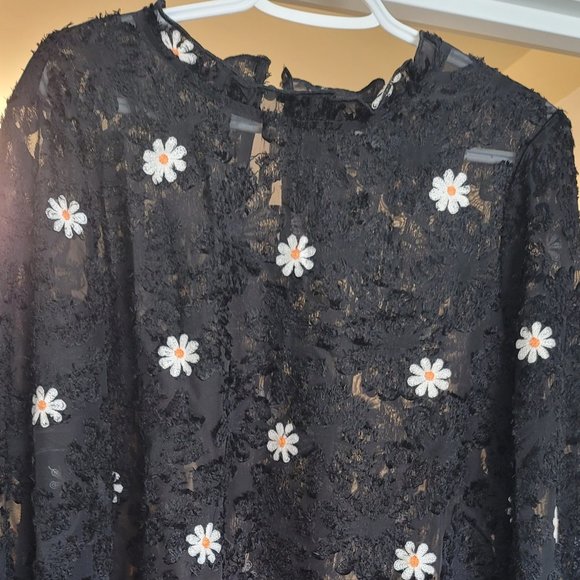 Black embroidered flower blouse - Picture 1 of 2